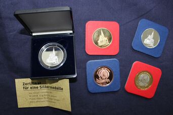 Gedenkmünzen zum Jubiläum. Limitierte Auflage.