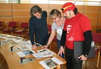 Die Fachjury bei der Begutachtung und Bestenauslese.