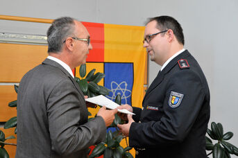 Bürgermeister B. Stober und Kommandant D. Wolf