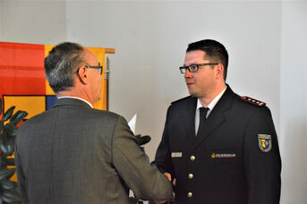 Bürgermeister B. Stober und Abteilungskommandant C. Bohlinger