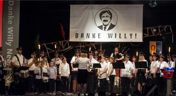 Der Spielmannszug Leopoldshafen beendet den offiziellen Teil mit einem sehr stimmungsvollen „Highland Cathedral“ mit Unterstützung zweier Dudelsackspielerinnen der Strassergarde Rheinhausen.