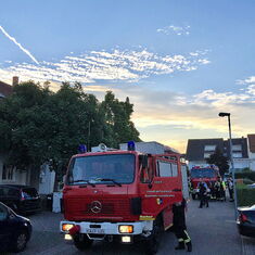 „Gasgeruch“ und „Zimmerbrand“ riefen Feuerwehr auf den Plan