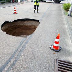 Erkundung wegen eingebrochener Straße