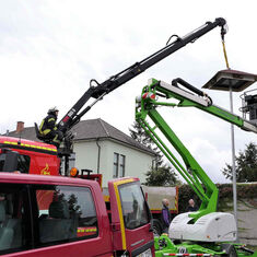 Nisthilfe für Schwalbenhaus aufgestellt