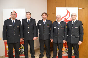 Die gewählte Abteilungsführung mit den Kommandanten der Gemeindefeuerwehr