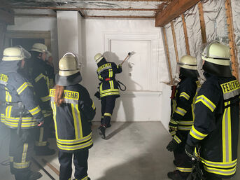 Arbeiten mit dem Türbrechwerkzeug