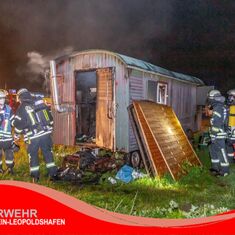 Bauwagen in Vollbrand / Sportplatzweg Eggenstein