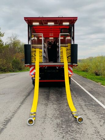 Foto Abrollbehälter Wasserförderung von hinten 2020 v. Robert Redinger