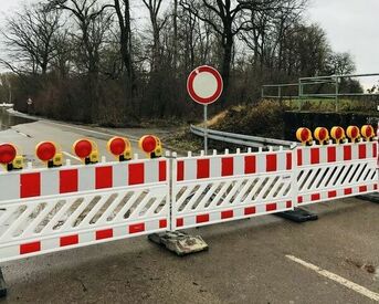 Sperrung der Straße zur Rheinfähre und der Dammwege