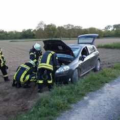 „Auslaufender Kraftstoff PKW – Leopoldstraße“