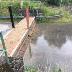 Dammdurchfahrt zur Rheinfähre in Leopoldshafen geschlossen