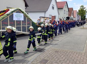 Die jüngsten beim Umzug