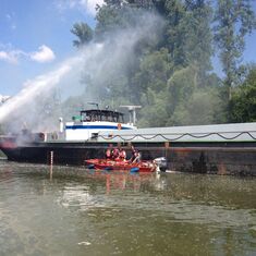 Einsatz "Schiffsbrand bei Rheinkilometer 371"