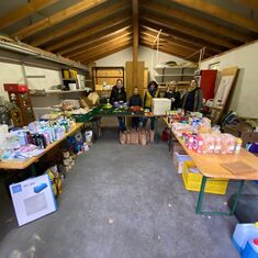 Feuerwehr unterstützt Gabentisch