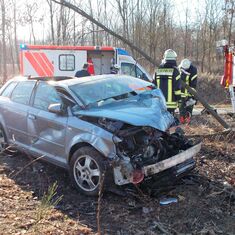 „Verkehrsunfall – eingeklemmte Person“ auf B36