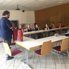 Feuerlöschtraining für die Erzieher/innen