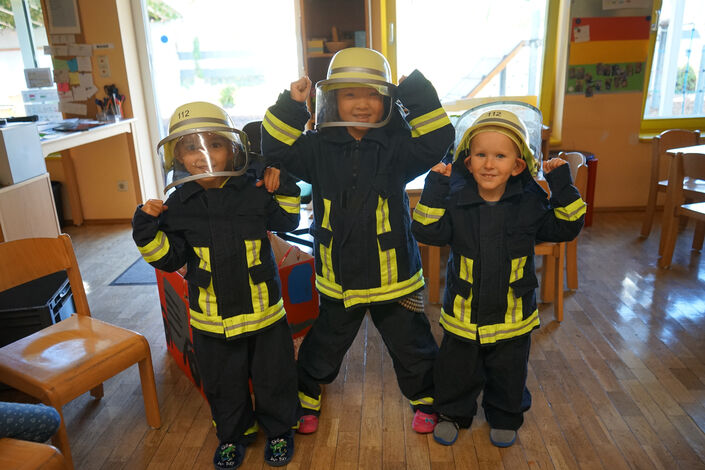 Feuerwehr im Regenbogenexpress