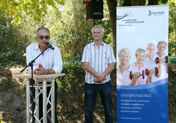 Bürgermeister Stober und Seniorenbeirat Friedrich Jaki