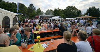 Schröcker Dorffeschd, immer gut besucht, Foto von Ralf Schreck