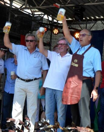 Ein Hoch aufs Straßenfest, dieses Jahr mit einer charmanten jungen Dame, der Bierkönigin Baden-Württembergs, Laetitia Nees.