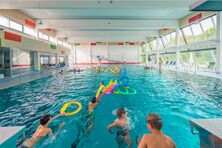 Hallenbad mit Liegewiese
