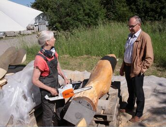 Skulpturen müssen immer wieder nachgearbeitet werden