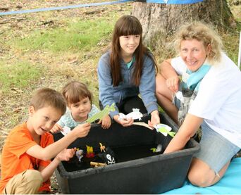Sie ist gerne für Fragen zum Ferienspaß für Sie da