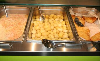 GMS-Mensa Schollenfilet, Erbsen & Karotten und Kartoffeln