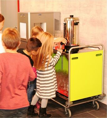 GMS-Mensa Wasserspender und Tee