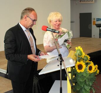 Bürgermeister Stober dankt Marianne Karl für ihr Engagement
