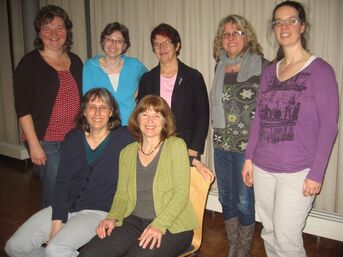 Vorstandschaft 2014: stehend Helena Raff, Marina Kälin, Lenka Vagner, Irene Hirt, Anja Koelzer, sitzend Dr. Pia Lipp, Ursa Kranich (Susanne Stettner nicht auf Foto)