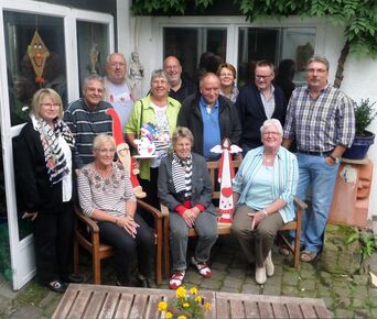 Die fleißigen Mitglieder beginnen bereits in der Sommerzeit mit ihren Arbeiten für den Weihnachtsbasar