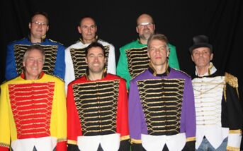 Gruppenfoto Männer in Uniform