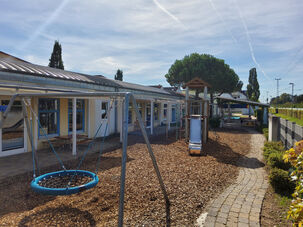 Außengelände des Kindergarten Regenbogenexpress