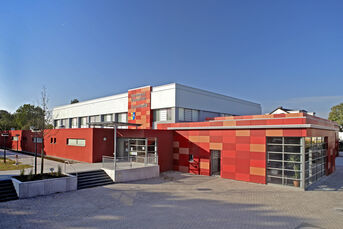 Foto Eingang Hermann-Übelhörsporthalle