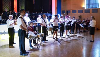 Bernd Stober lobt den Spielmannszug als einen der aktivsten im ganzen Landkreis, Foto Robert Redinger