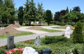 Friedhof Eggenstein, Erweiterung gärtnergepflegtes Grabfeld Juni 2018