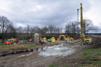 Baustellenverkehr Damm XXX-Ertüchtgung, Foto von Ralf Schreck