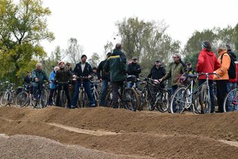 Waldbegang 2016: neue Wege zur Befahrung des Damms XXX entstehen im Rahmen der Ertüchtigung.