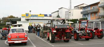 Gemeinsame Ausfahrt der IG OEL, Traktorenparade, Treffpunkt hier bei EDEKA