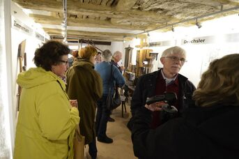 Dieter Fuchs erläutert den Beruf des Drechslers