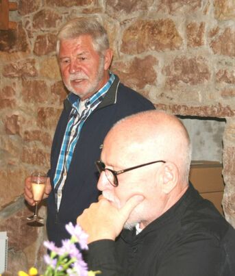 Foto: Übergabe Orts-Nachrichten digitalisiert