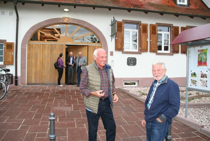 Foto: vor der Zehntscheuer in Linkenheim