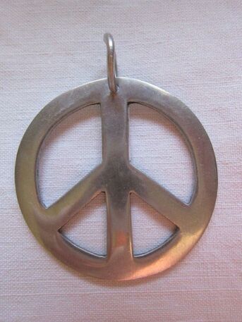 Exponat Heimatmuseum Peace-Anhänger