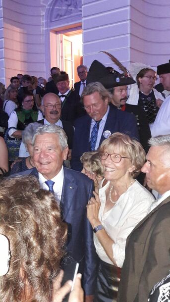 Wolfgang Knobloch mit Mario Schönleber beim Bundespräsidenten 2016