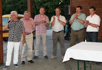 vlnr: Initiator Gerhard Burgstahler, Initiator Höflein Heinrich Fries, Bürgermeister Otto Auer, Bernd Stober, Feuerwehr Obmann Wolfgang Fries und Sportclub Obmann Horst Geyer.