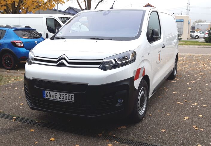 Neuer Kleintransporter ist emissions- und lärm-frei in der Gemeinde unterwegs